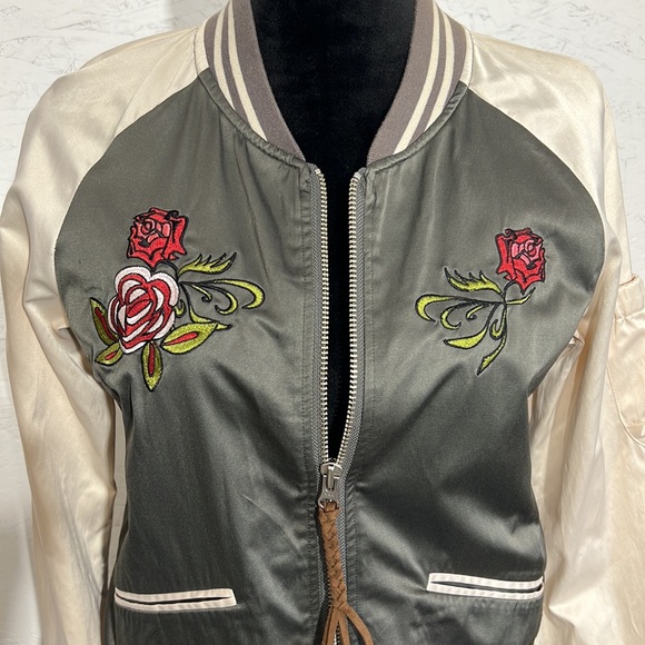 ODD MOLLY 584 Big bomber jacket. Satin. Two colored with gorgeous embroidery. - Picture 2 of 12